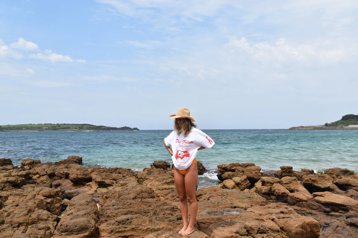 Dias Felizes tee worn at the beach